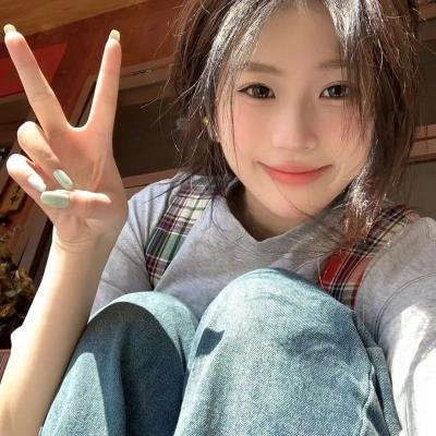 戴脚镣的女孩